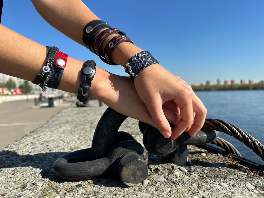 Браслет из кожи