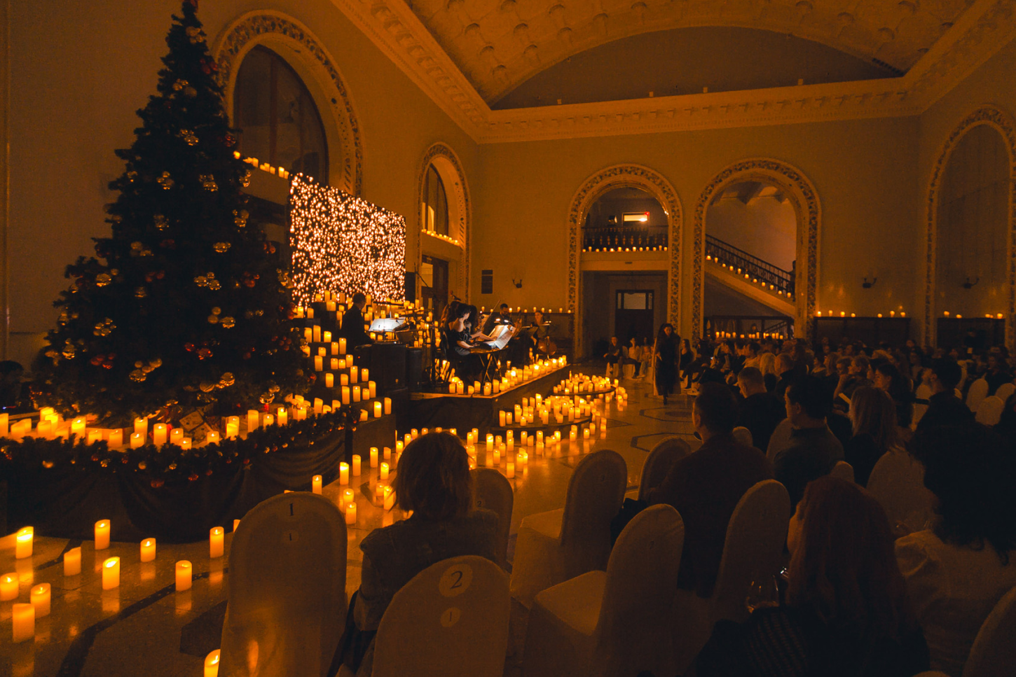 

Билеты на Lumisfera. Волшебный свет Рождества и 3000 свечей