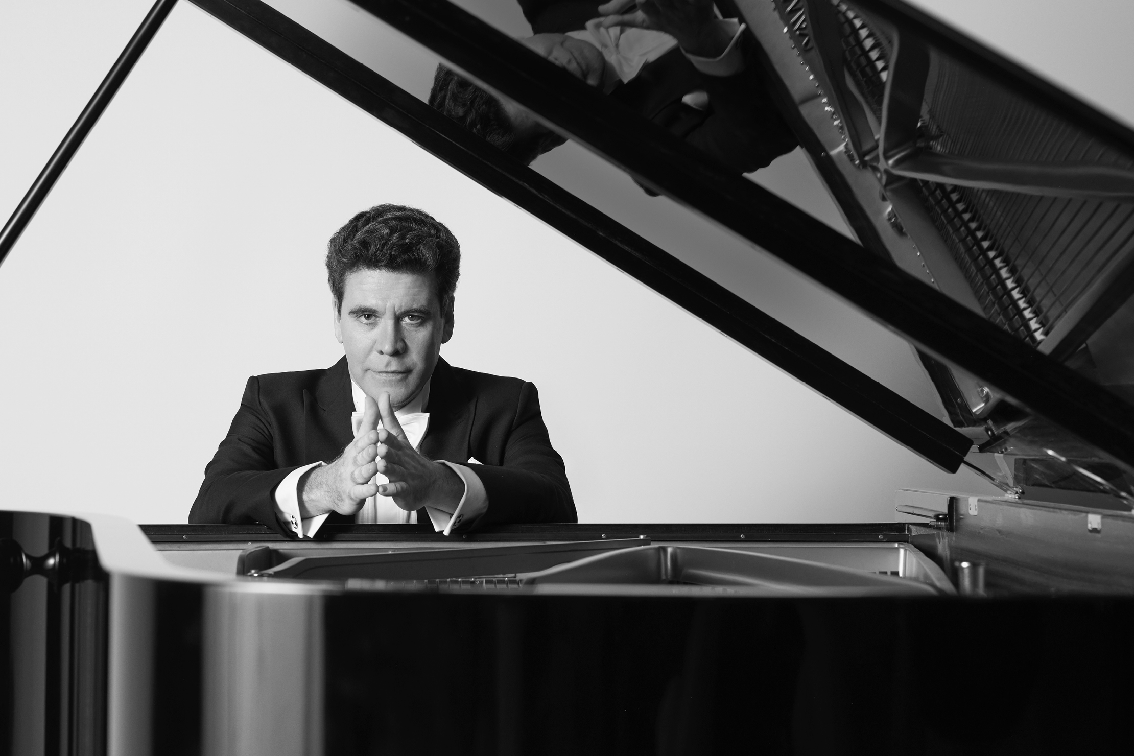 

Билеты на Денис Мацуев представляет: диалог поколений. День первый (Филармония)