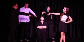 Яна всем нравится. Нет