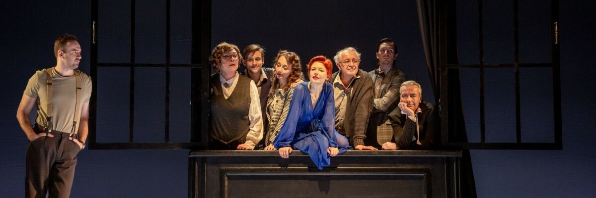 Глубокое синее море