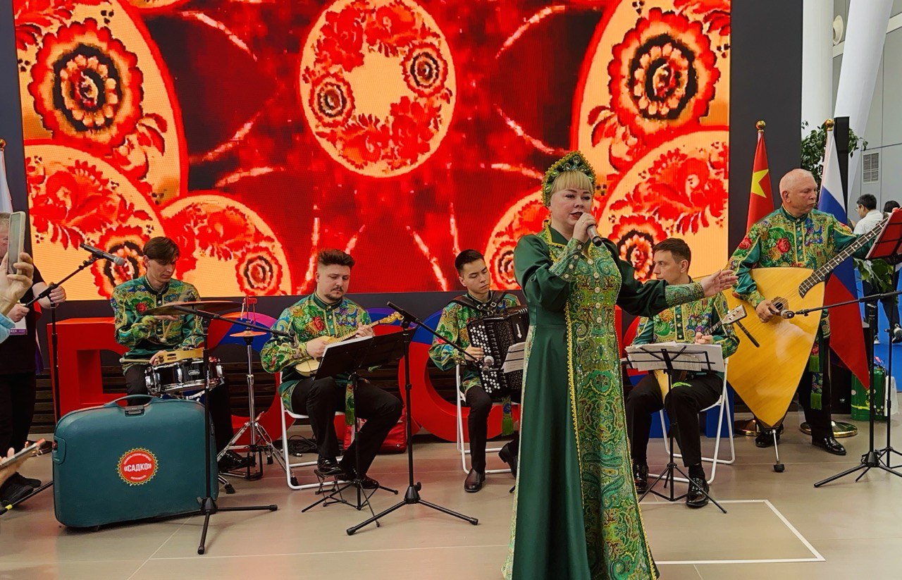 Афиша: Песни фронтовых бригад в Владивостоке 10 мая 2026