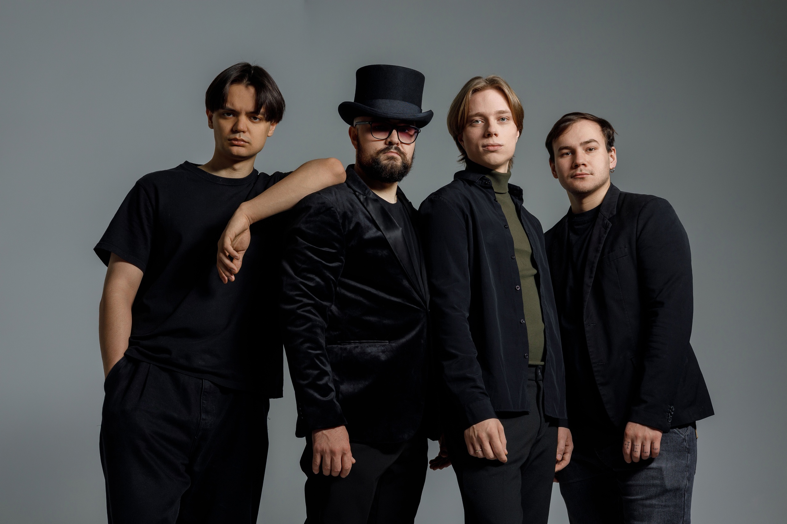 

Билеты на DC Band. Рок-хиты на виолончелях (Штаны)