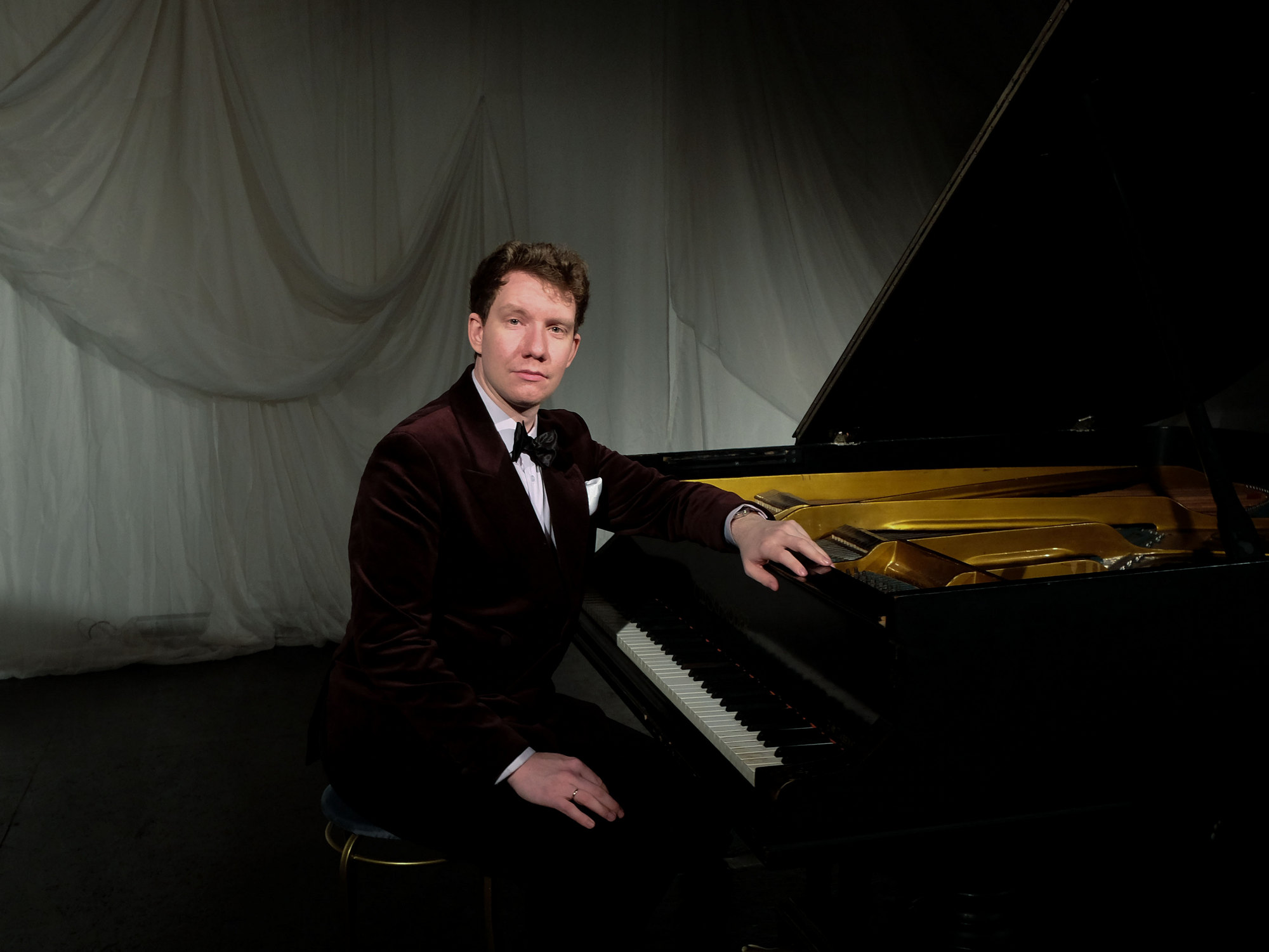 

Билеты на Виктор Николаев. Вихри вальса (Дом Шрёдера)