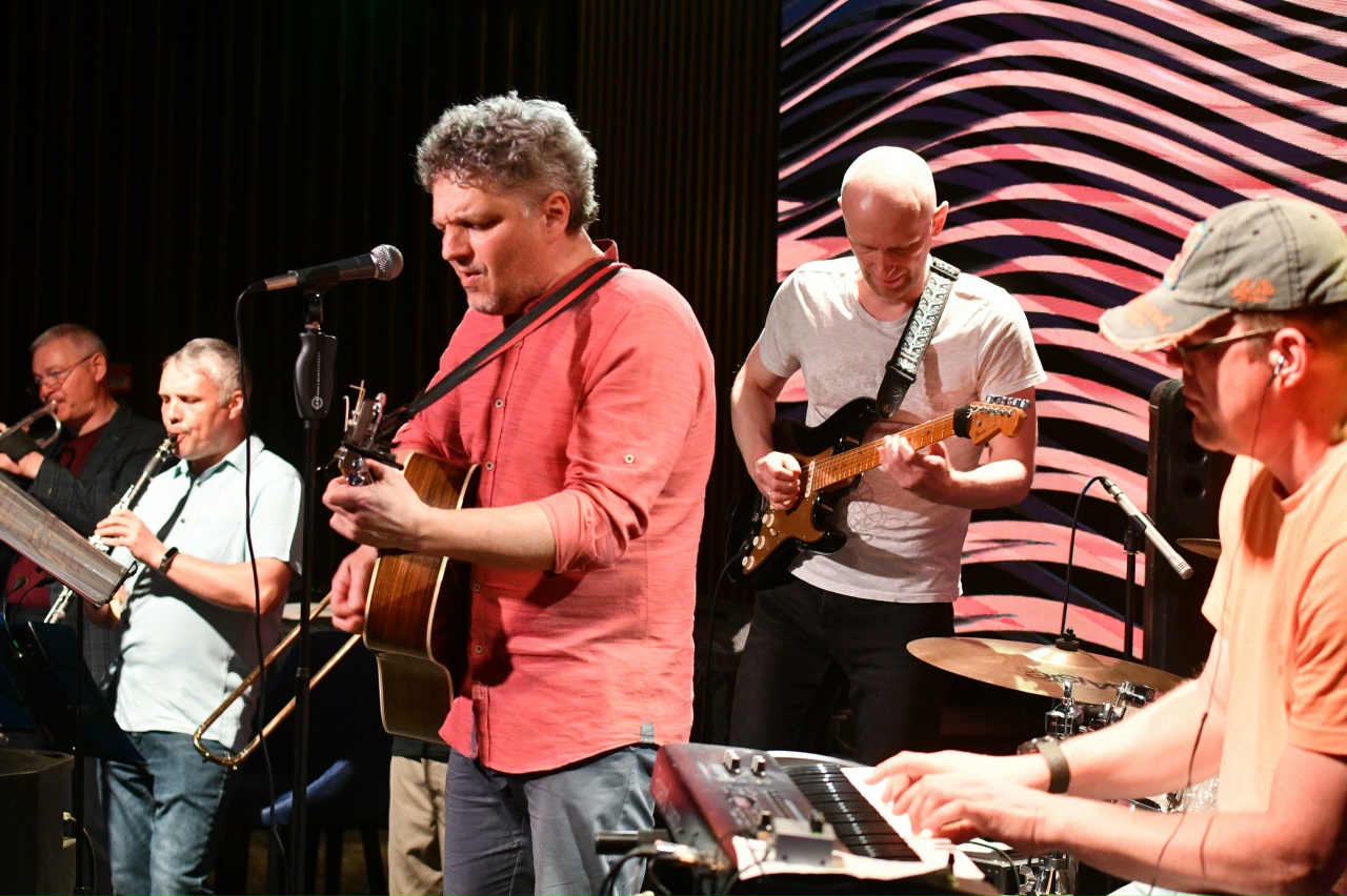 

Билеты на Кухня. Снежный дом (Бродячая собака)