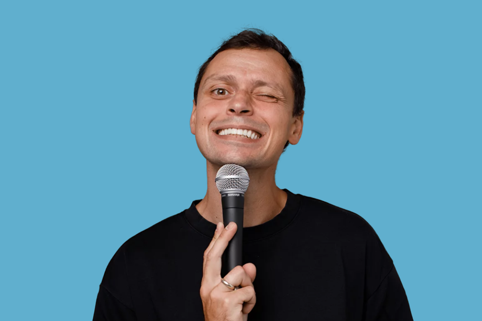 Виктор Комаров