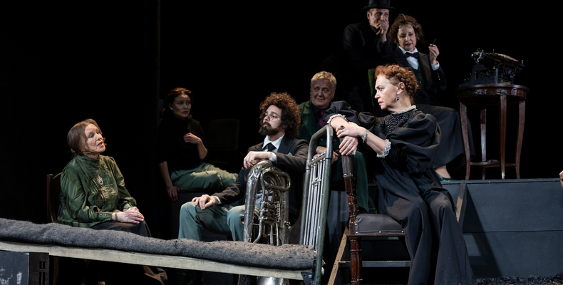 Театральный роман