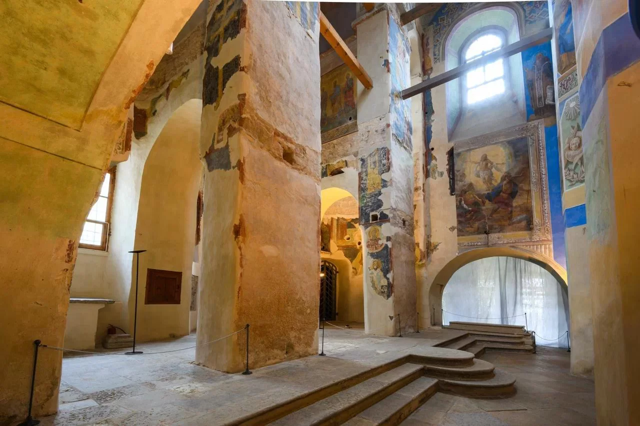 

Билеты на Фототурами Великого Новгорода. Третий по древности (Собор Рождества Богородицы)