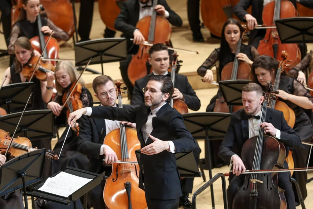 

Билеты на Cимфонический оркестр и Даниил Коган (Концертный зал им. Прокофьева)