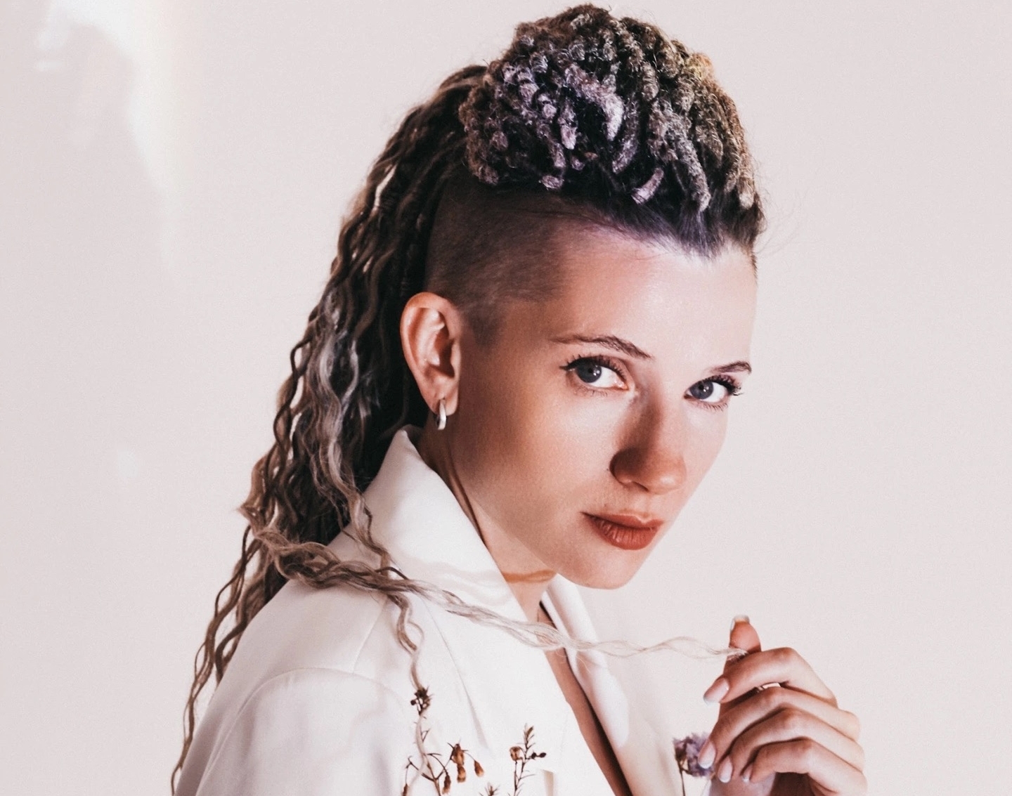 

Билеты на Когда воздух пронзают бабочки (Театр драмы)