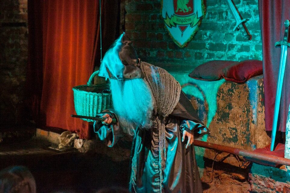 Mystery Kingdom. Witch or Princess?