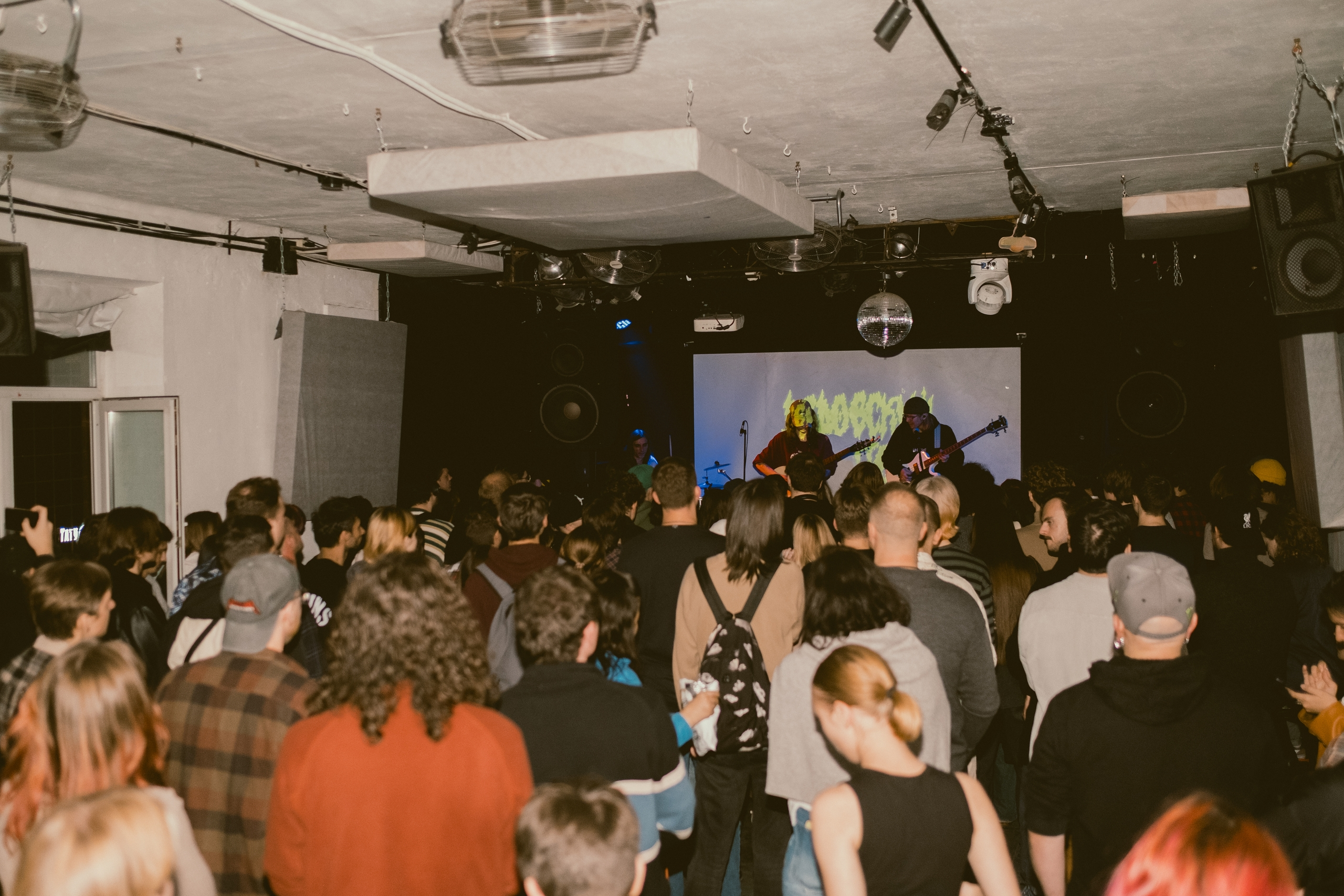 

Билеты на Телеэкран, Побег, Дедовский свитер, Шумозавры (Ласточка)