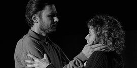 Двое на качелях