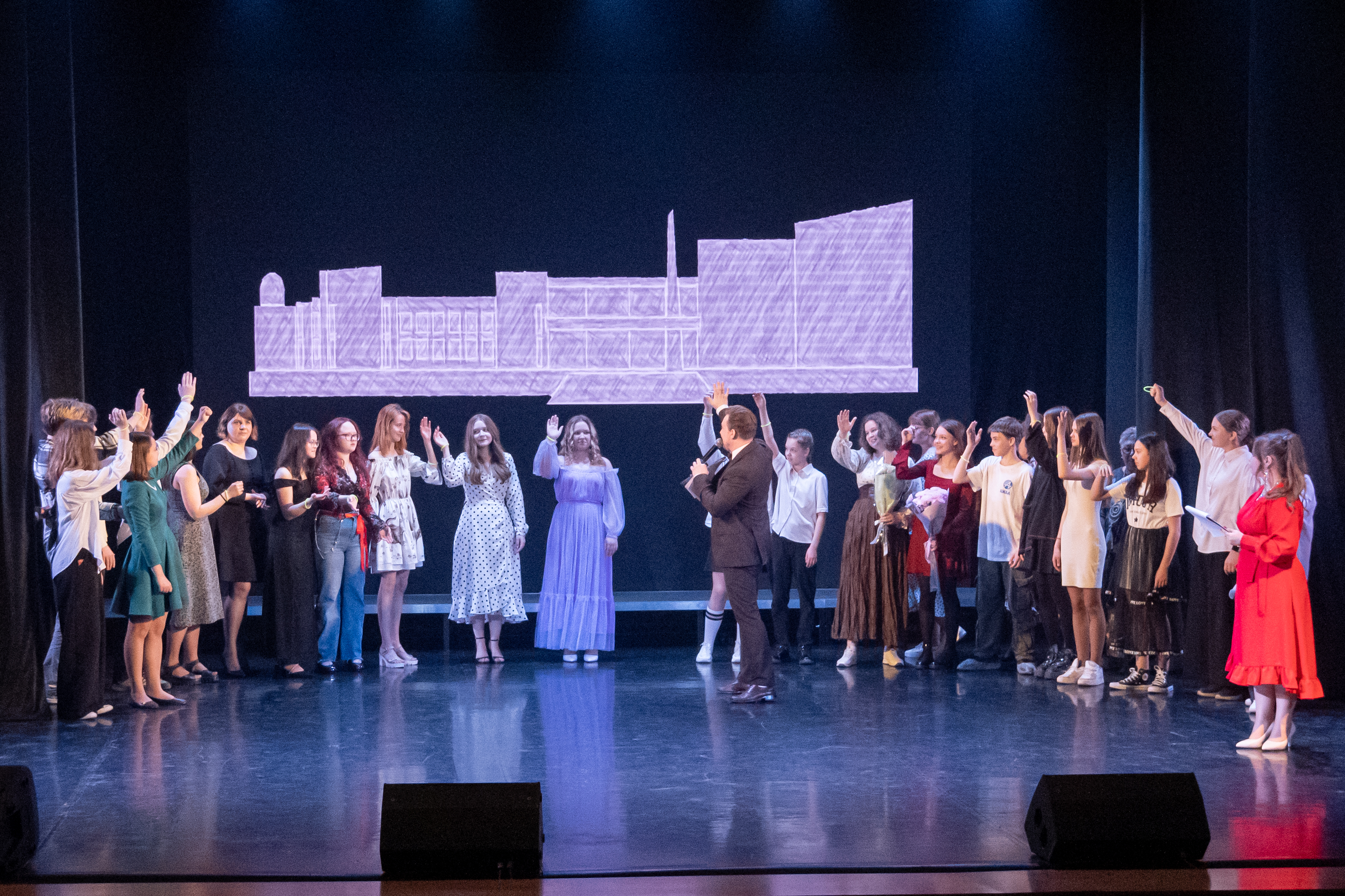 

Билеты на Дом, который строим Мы! (Городской дворец детского (юношеского) творчества)