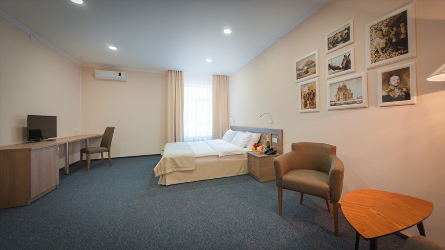 Фото Платов