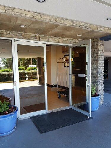 Гостиница SureStay Plus Hotel by Best Western Coquitlam в Провинции Британская Колумбия