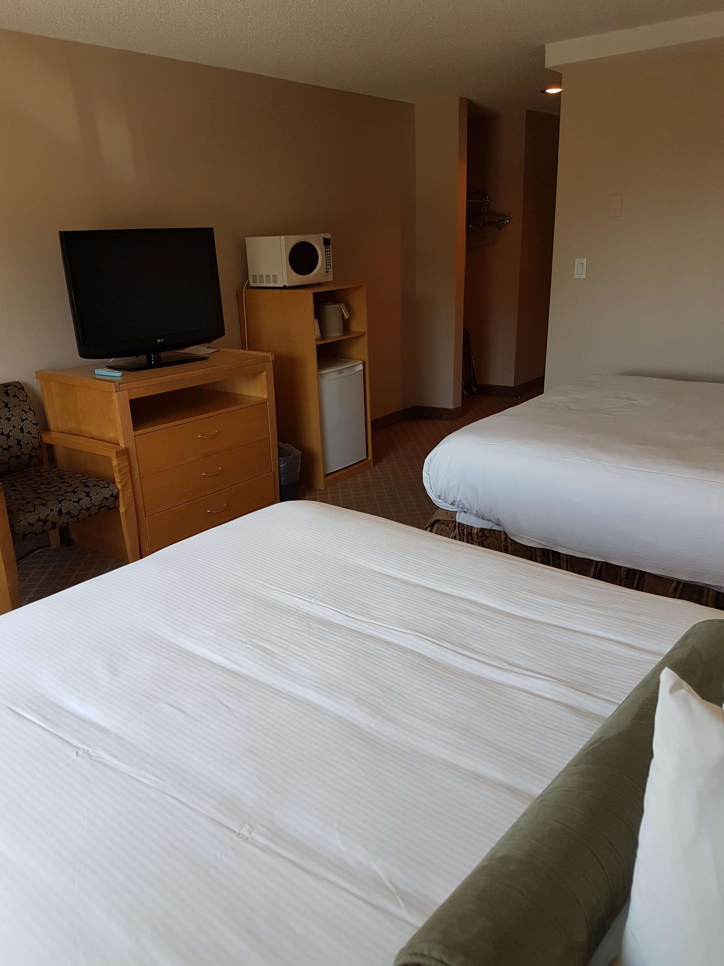 Фото SureStay Plus Hotel by Best Western Coquitlam