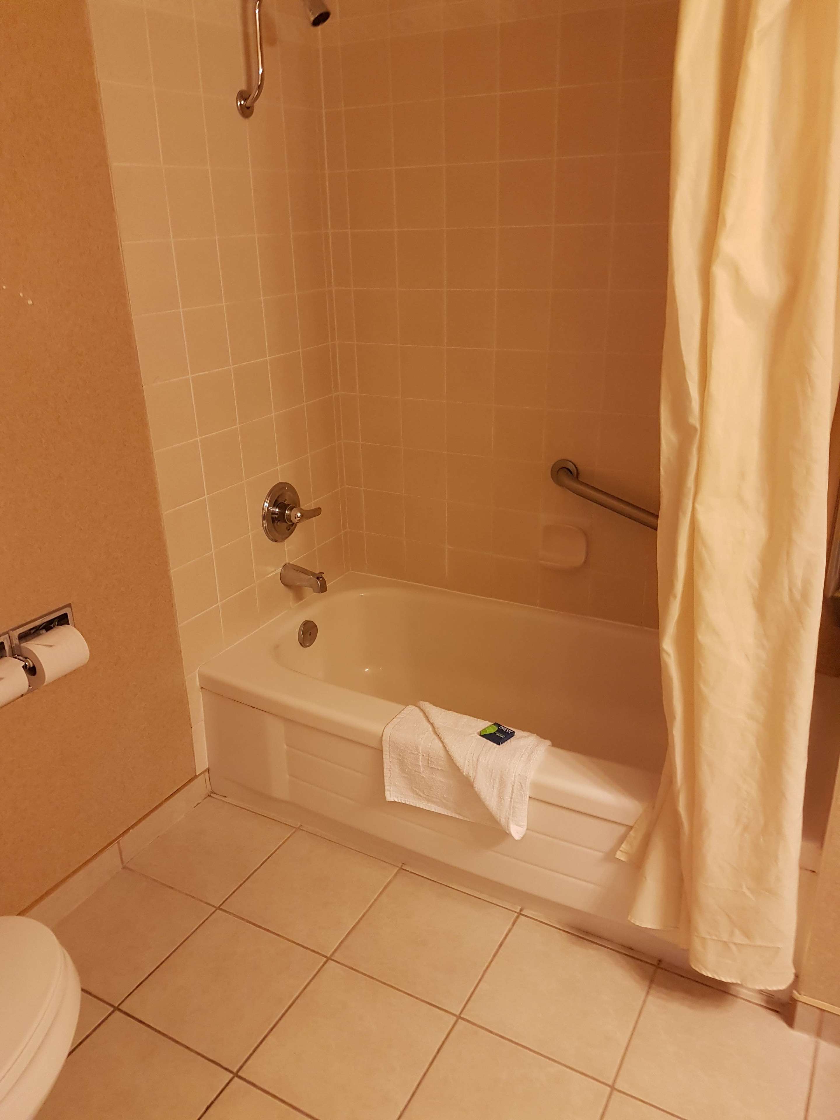 Фото SureStay Plus Hotel by Best Western Coquitlam