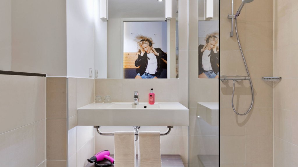 Фото Moxy Amsterdam Houthavens