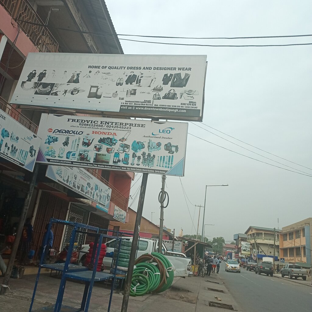 Clothing store Downtown Miracle, Accra, photo