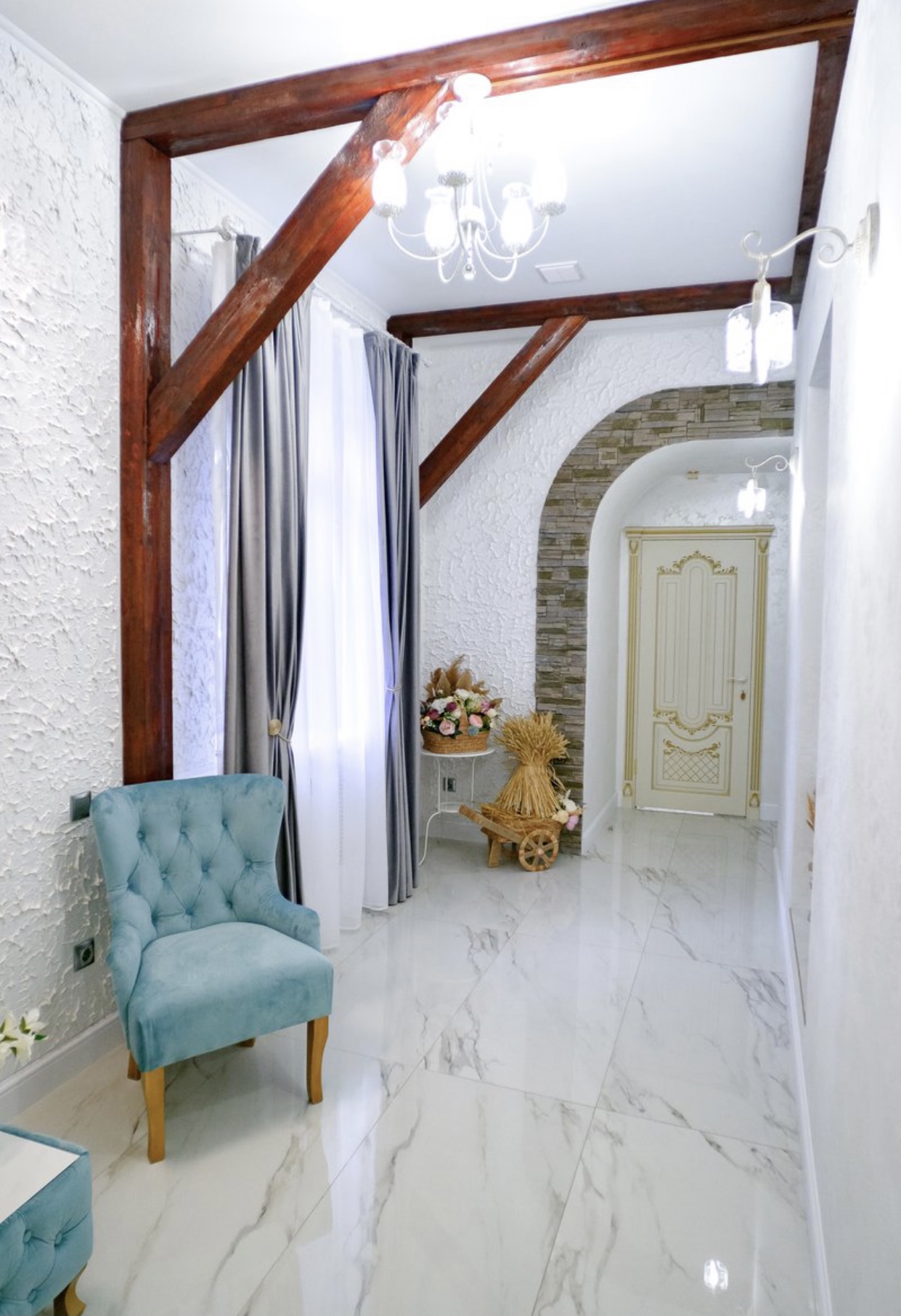 Фото Silver House