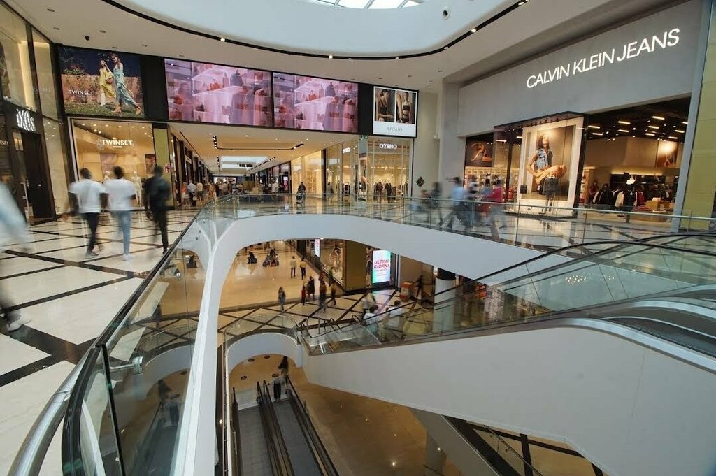 Shopping mall Oriocenter, Lombardy, photo