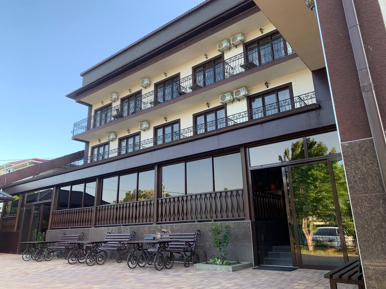 Фото отеля 2