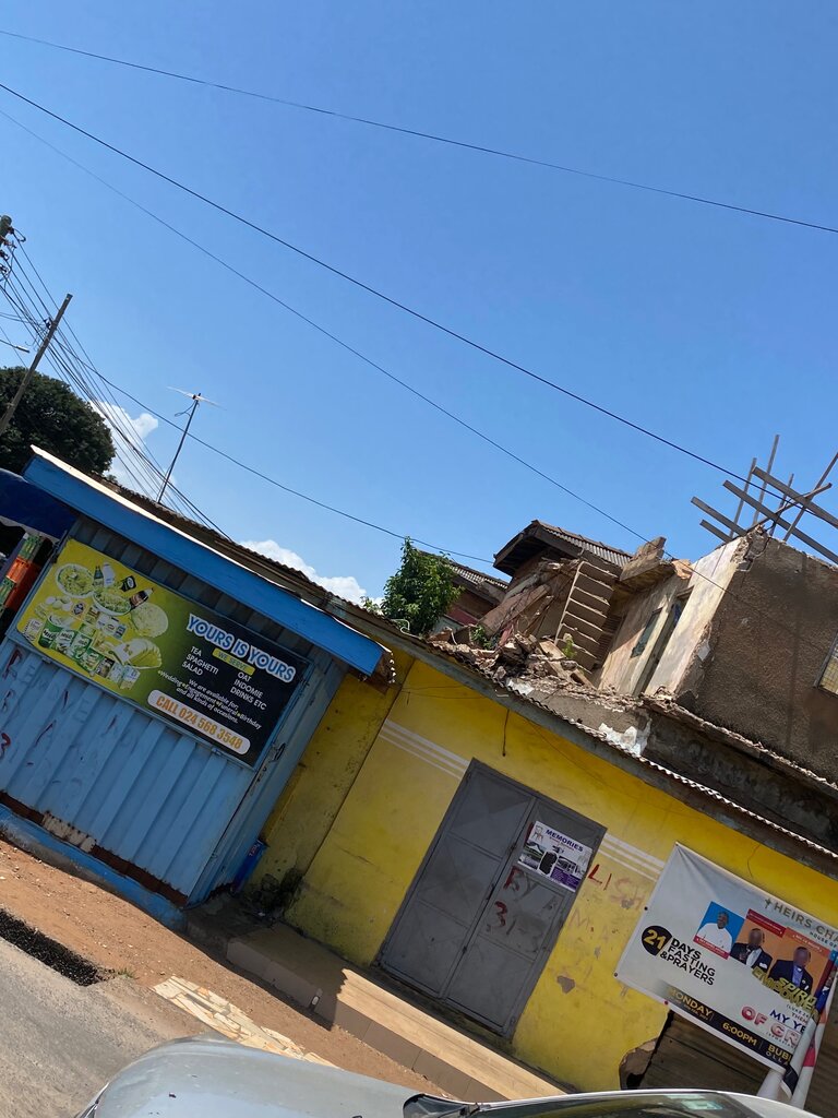 Fast food Yours is yours, Accra, photo