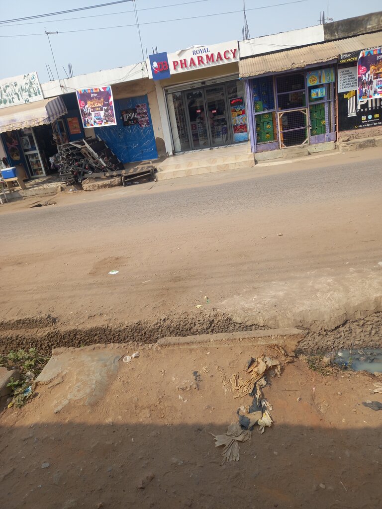 Pharmacy J3, Accra, photo