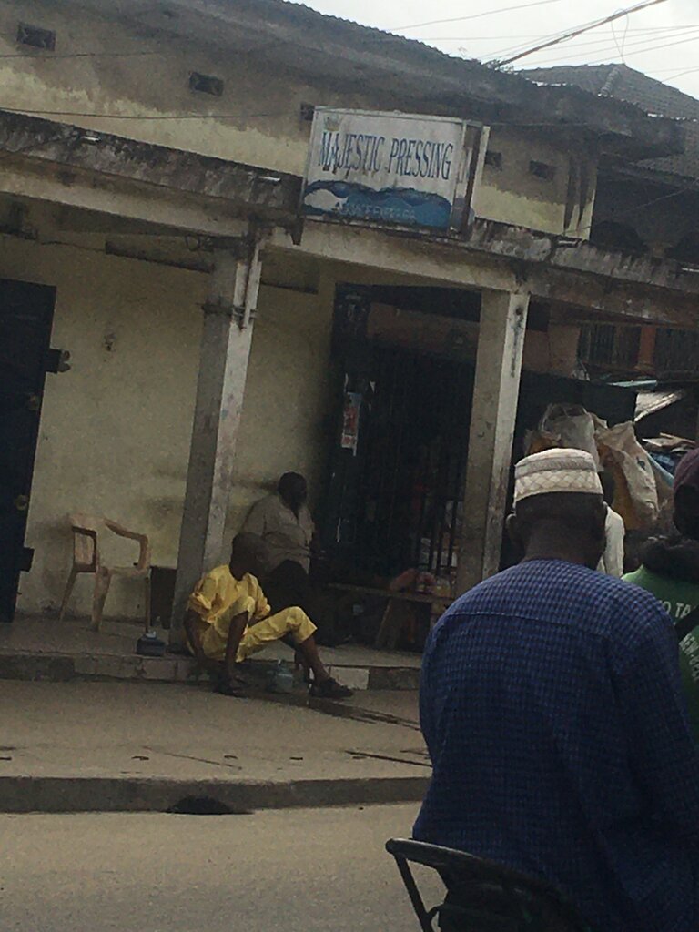Dry cleaning Majestic Pressing, Douala, photo