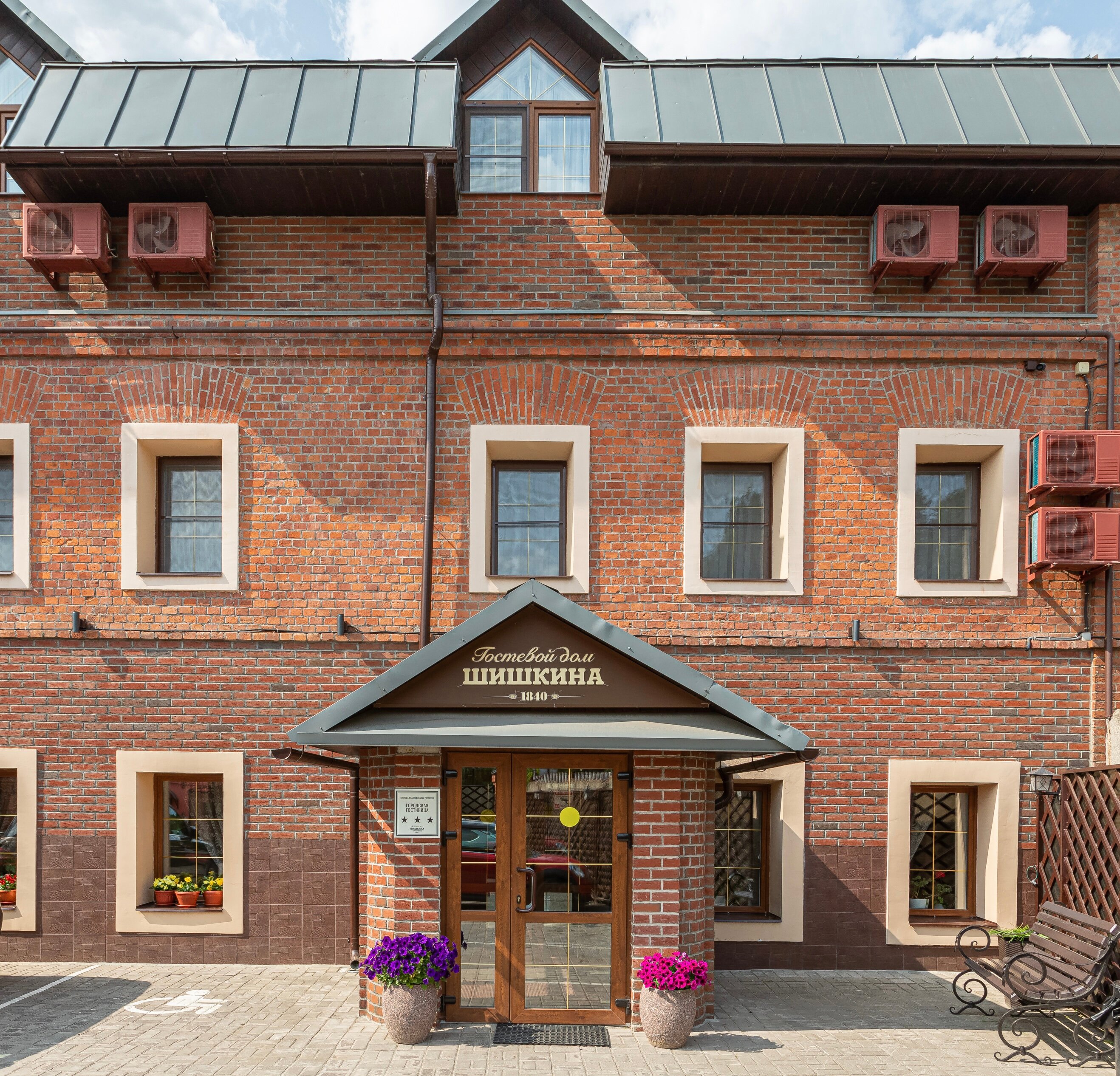 Фото отеля 1