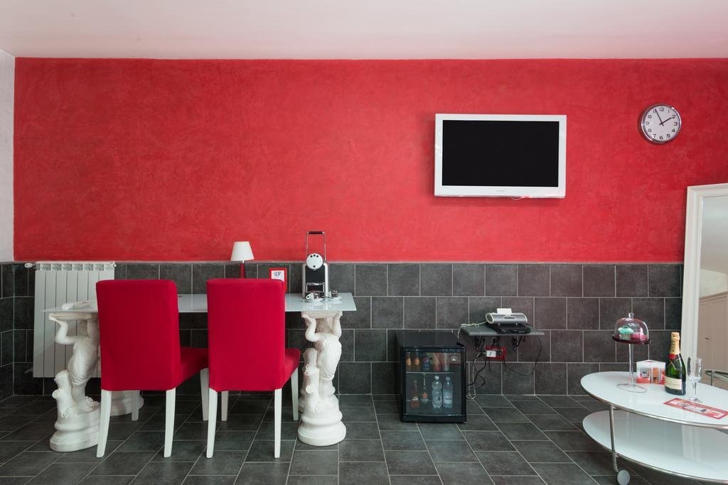 Фото Covo degli Angioini - Town House Suites