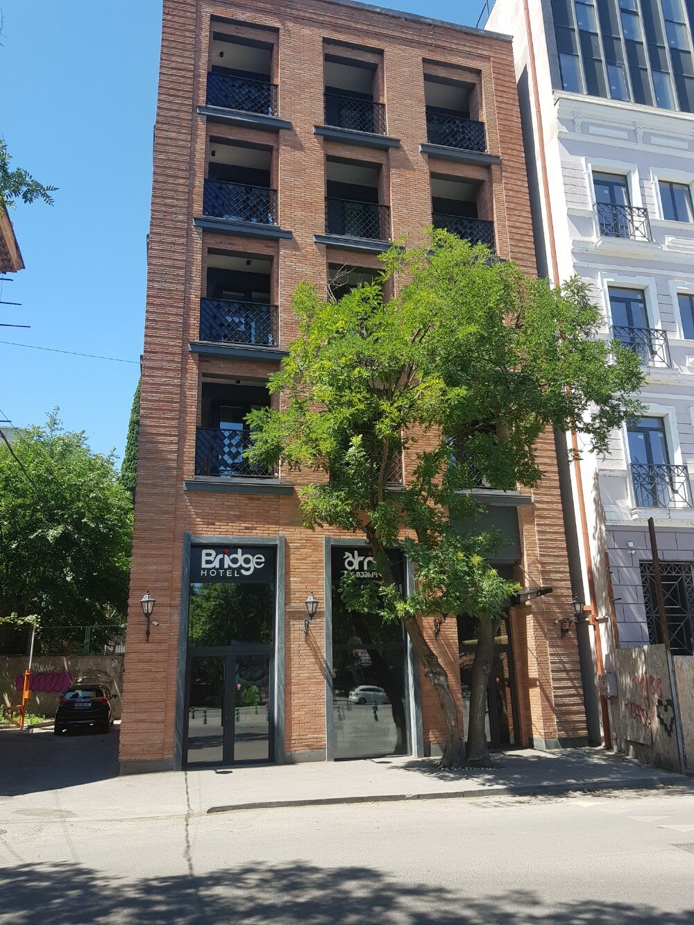 Фото Bridge Hotel