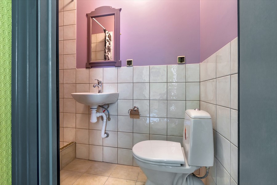 Фото Друзья у Дома Книги