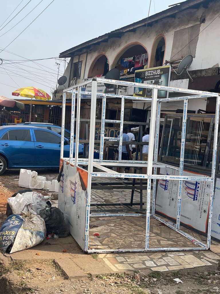 Electronics store Bizzhub, Accra, photo