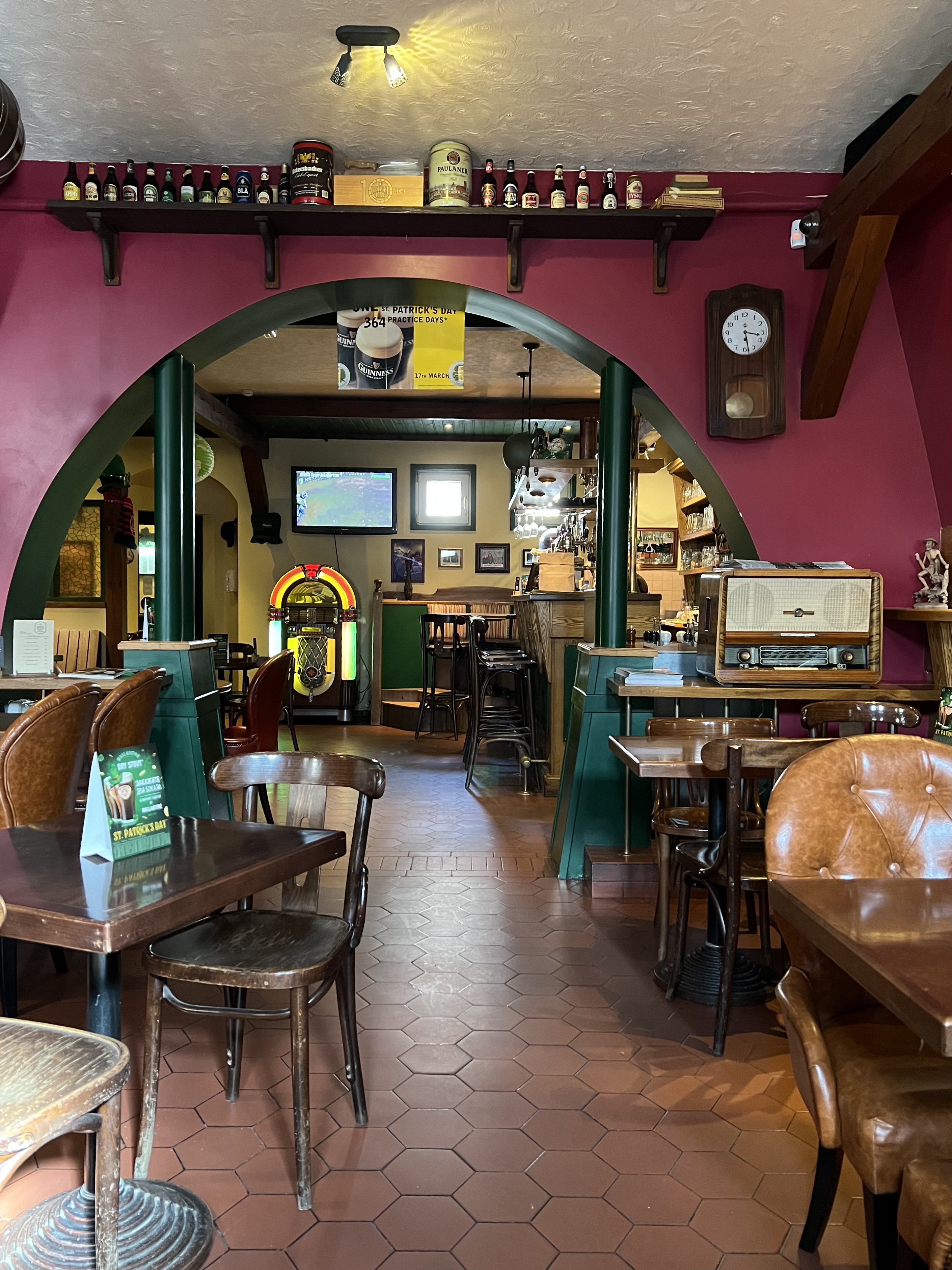 Panorama: Pinta, pub, bar, Russia, Tolyatti, ulitsa Karla Marksa, 39 - Yandex Ma