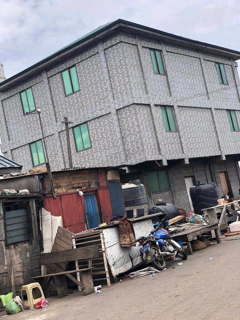 Mosque Sputter Mosque, Accra, photo
