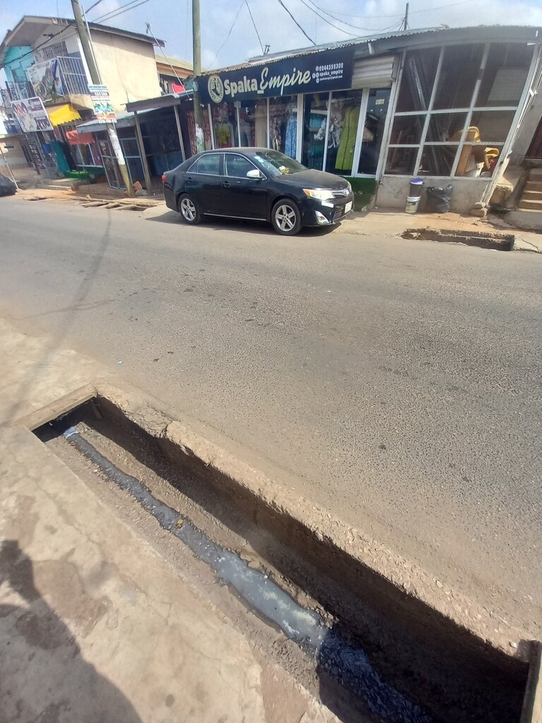 Clothing store Spaka Empire, Accra, photo