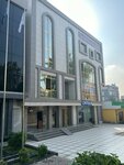 The Queen's Academy (Buyuk Ipak Yuli Street, 156B), foreign language courses