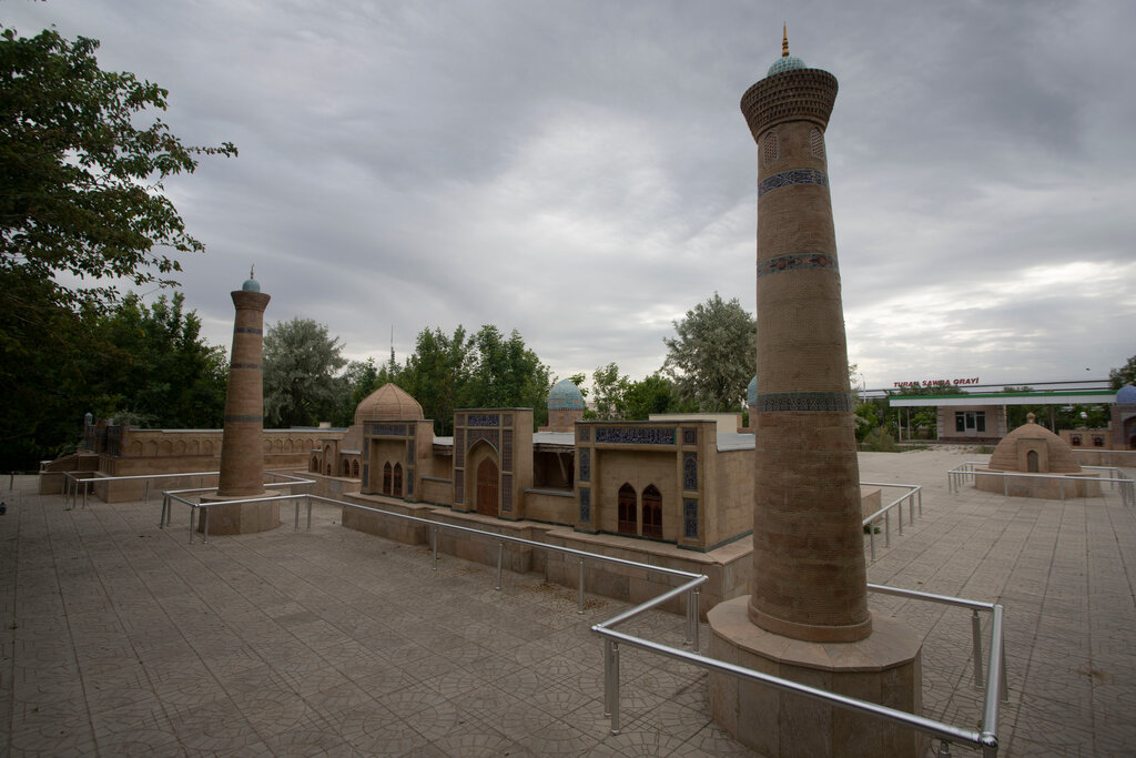 Yodgorlik Ózbekstannıń tarıyxıy estelikleriniń arxitekturalıq maketleri, Nukus, foto