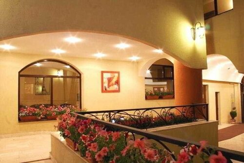 Внешний вид отеля Trianon в Бухаресте, фото 4