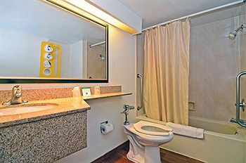 Фото Motel 6 Washington, Dc