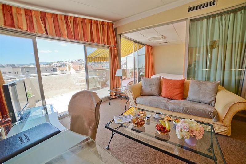 Фото Cannes Centre Univers