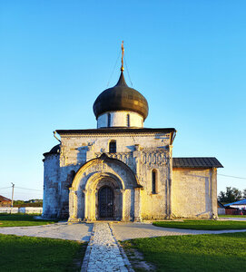 St. George's Cathedral (Yuryev-Polskiy, ulitsa 1 Maya, 1А), iglesia ortodoxa