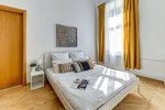 Домик на Неве (Liteyniy Avenue, 60), short-term housing rental