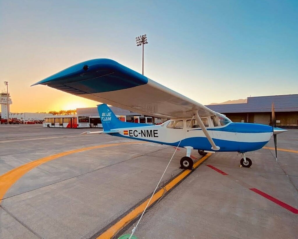 Airport Aeropuerto de Tenerife Sur, Canary Islands, photo