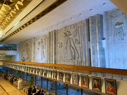 Анасы қызы мен ұлына секс порносын үйретеді