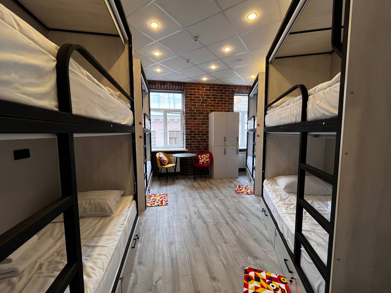 Фото В центре