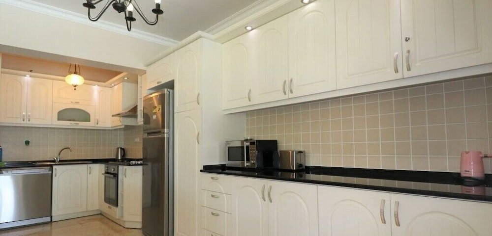 Фото Villa Th18 by JoyLettings