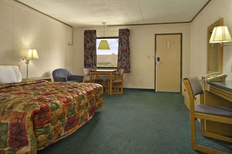 Фото Days Inn by Wyndham Oak Ridge Knoxville